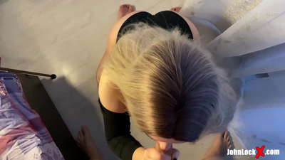 Roodharige pijpt en neukt, krijgt stront op haar kont