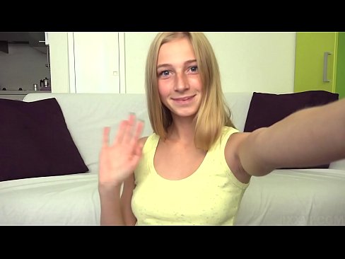 ❤️ Als ik me verveel masturbeer ik lui mijn roze poesje ❤️ Fucking at us
