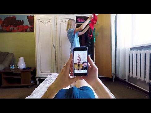 ❤️ Stiefzus liet haar broer klaarkomen vlak voordat mama thuiskwam ❤️ Fucking at us